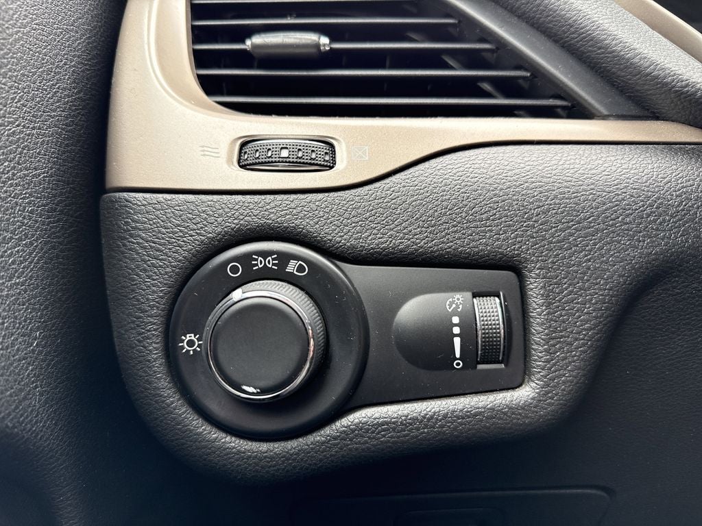 2016 Jeep Cherokee Sport