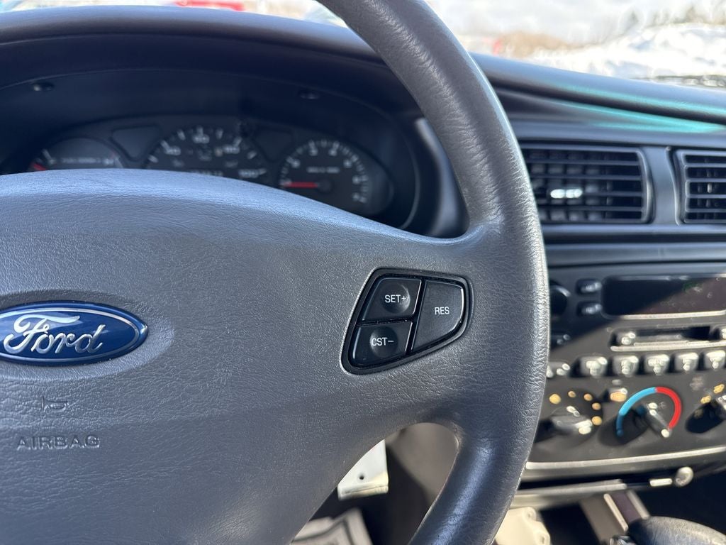 2002 Ford Taurus SE