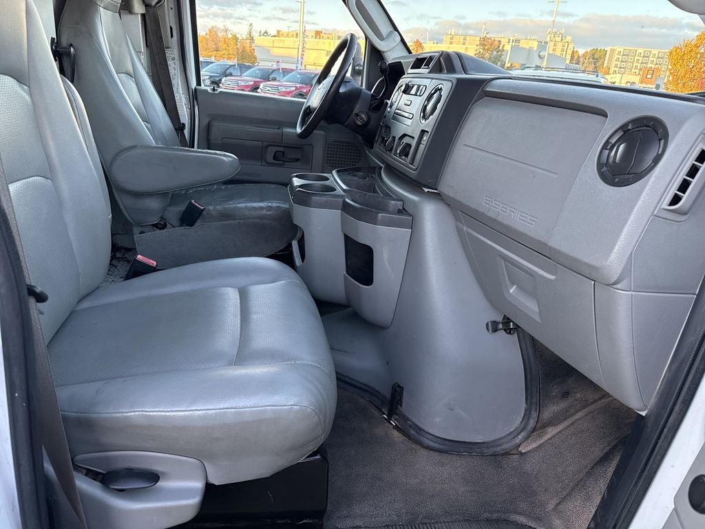 2013 Ford E-350SD Base Cutaway