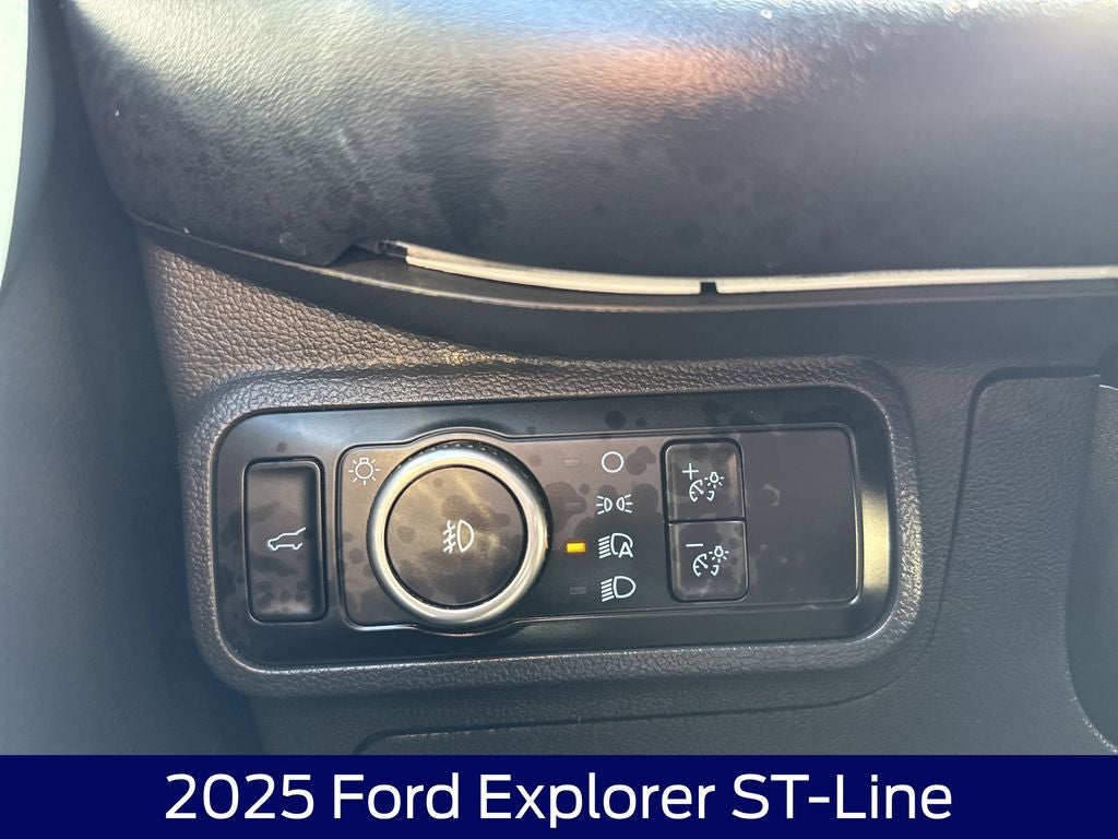 2025 Ford Explorer ST-Line