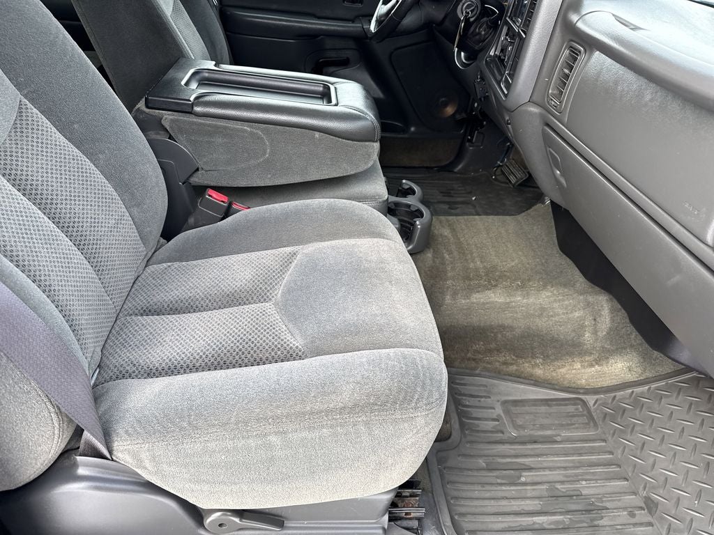 2004 Chevrolet Silverado 1500 LS