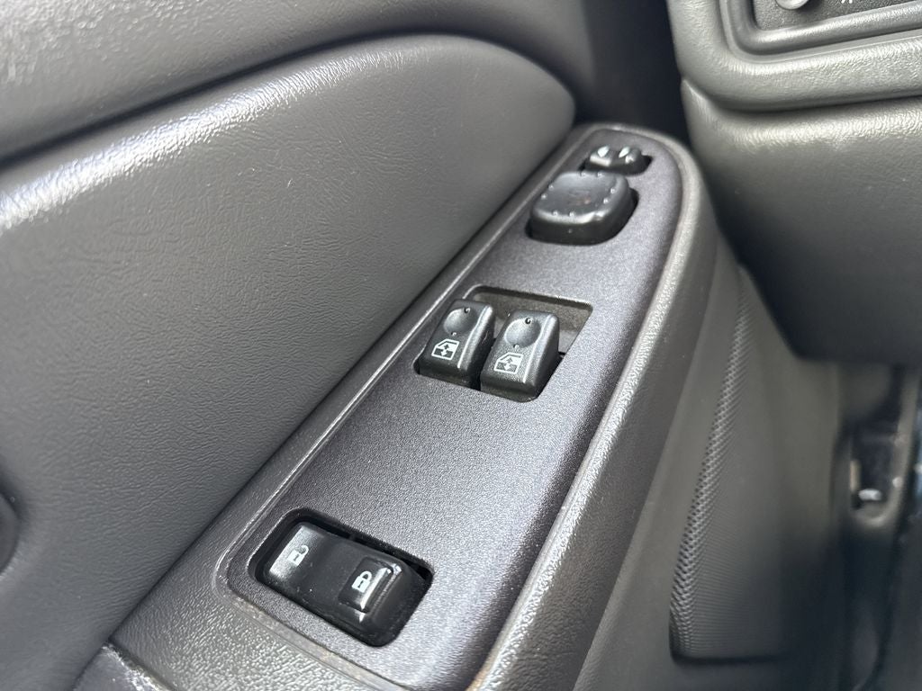 2004 Chevrolet Silverado 1500 LS