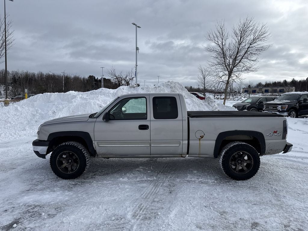 2004 Chevrolet Silverado 1500 LS