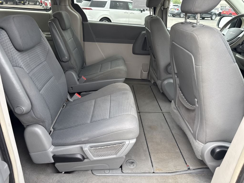 2010 Chrysler Town & Country LX
