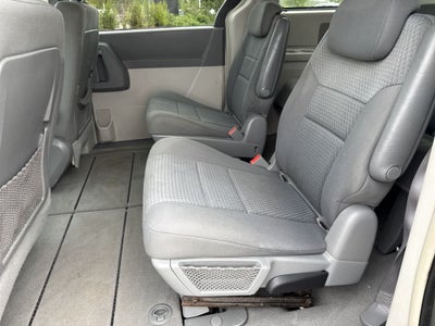 2010 Chrysler Town & Country LX