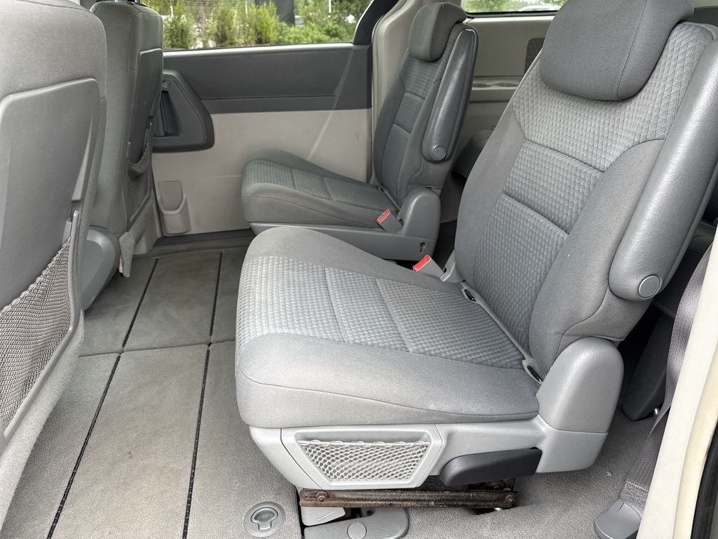 2010 Chrysler Town & Country LX
