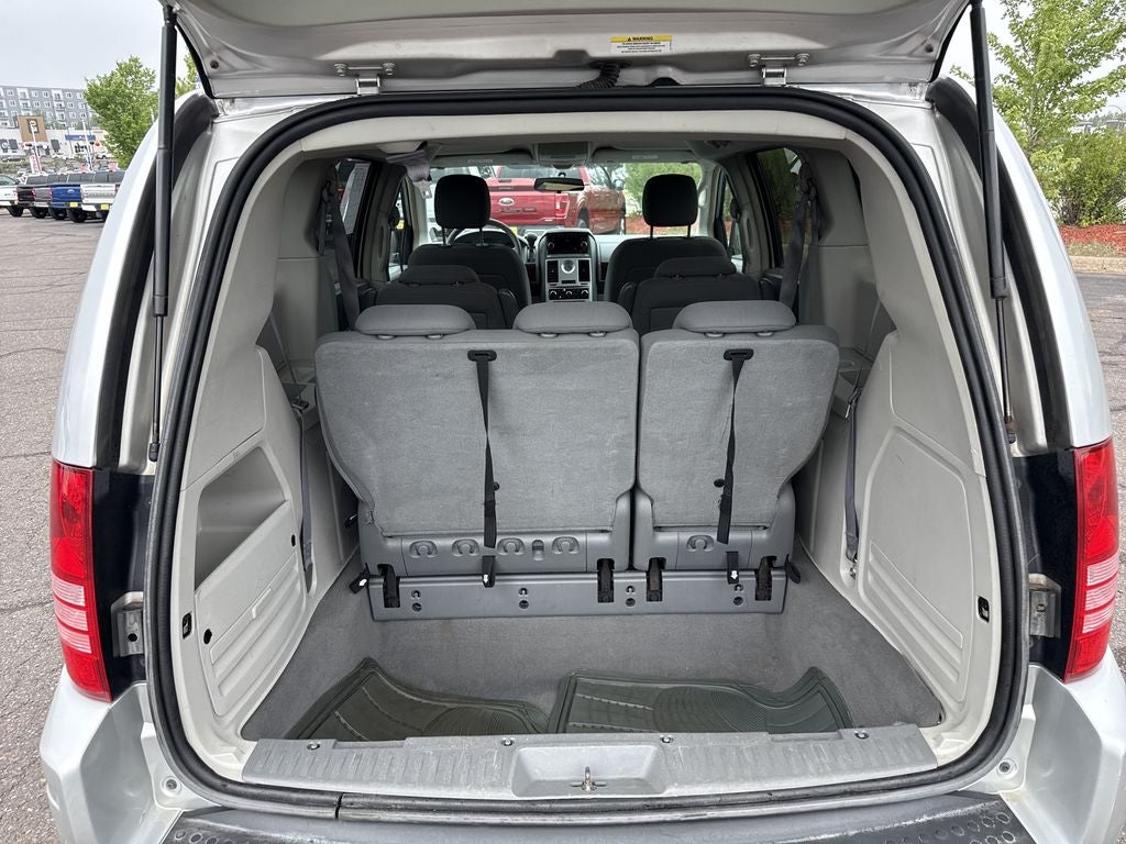 2010 Chrysler Town & Country LX