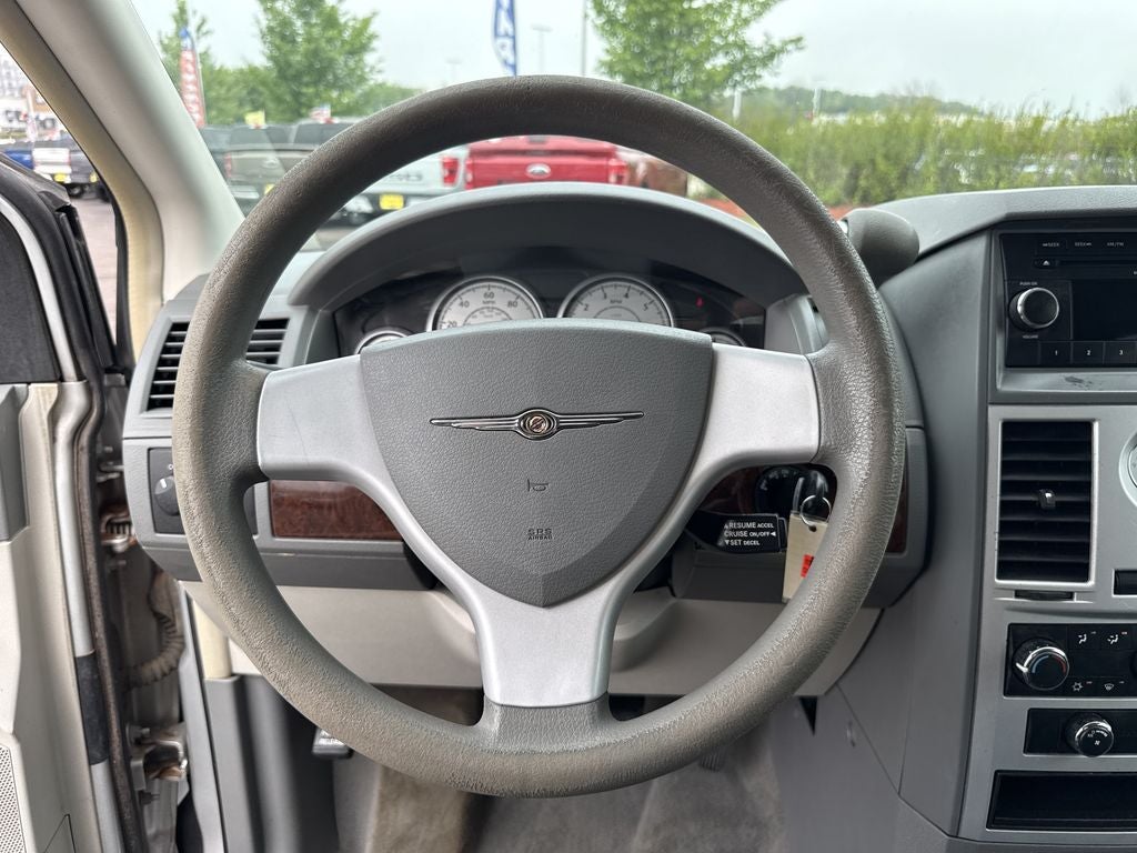 2010 Chrysler Town & Country LX