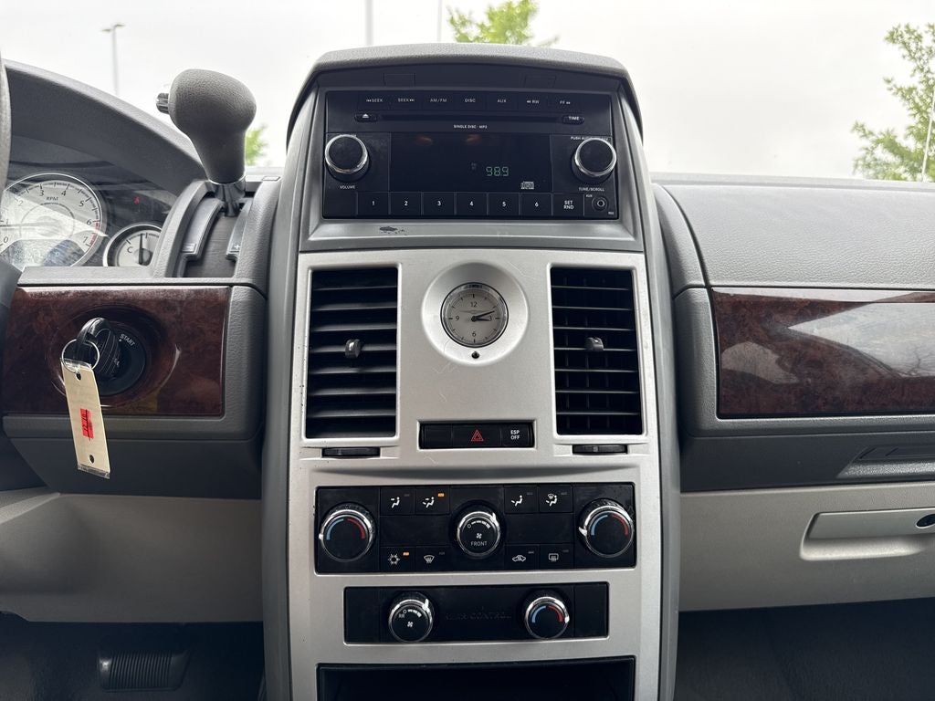 2010 Chrysler Town & Country LX