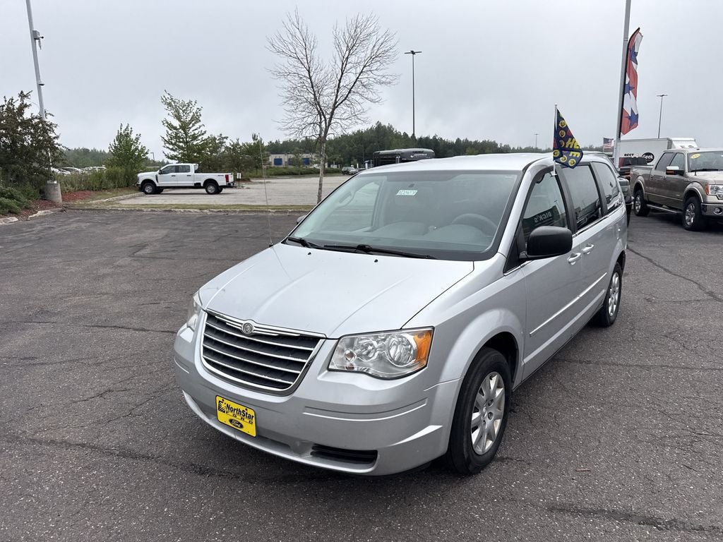 2010 Chrysler Town & Country LX