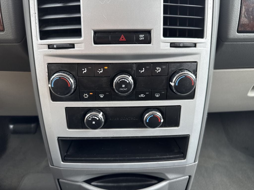 2010 Chrysler Town & Country LX
