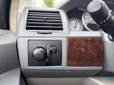 2010 Chrysler Town & Country LX