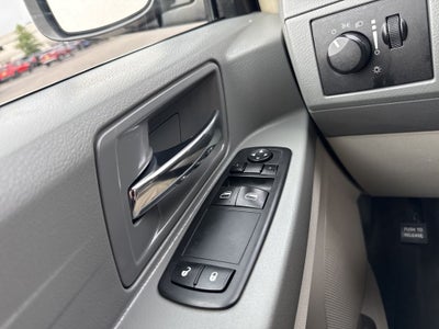 2010 Chrysler Town & Country LX