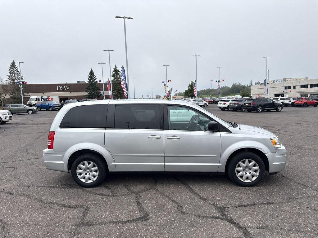 2010 Chrysler Town & Country LX
