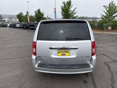 2010 Chrysler Town & Country LX