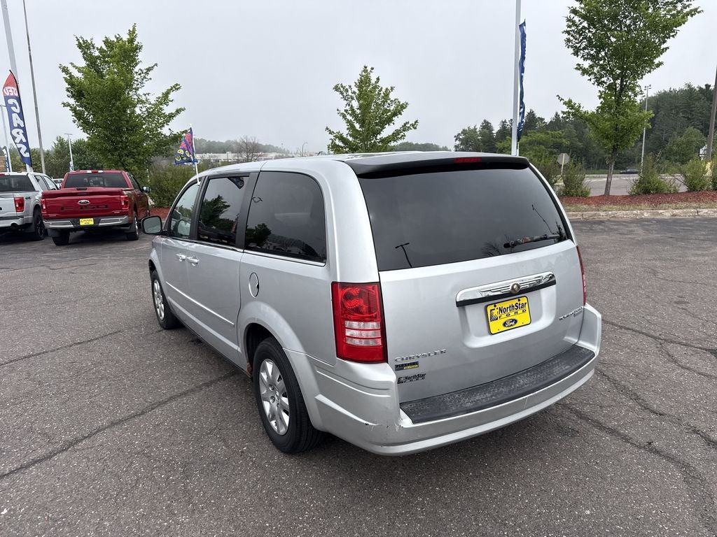 2010 Chrysler Town & Country LX