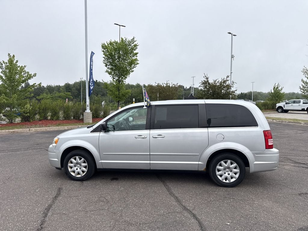 2010 Chrysler Town & Country LX