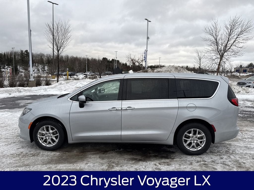 2023 Chrysler Voyager LX