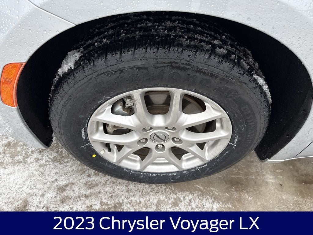 2023 Chrysler Voyager LX
