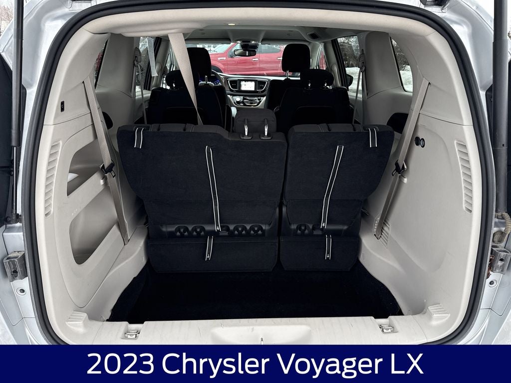 2023 Chrysler Voyager LX