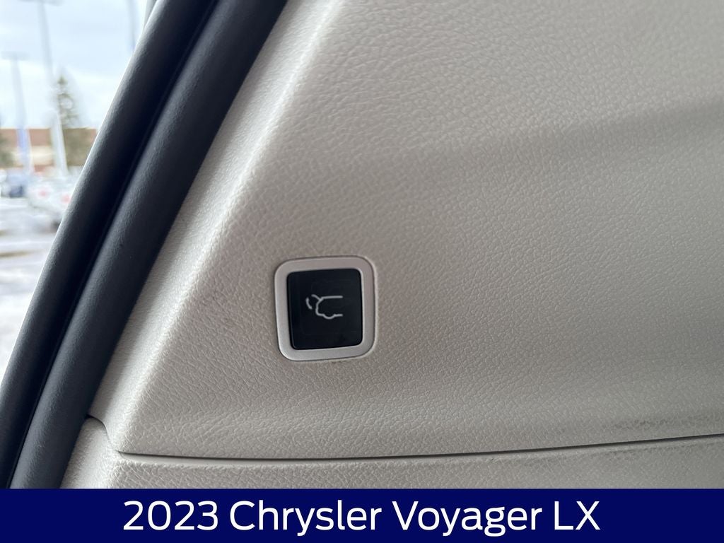 2023 Chrysler Voyager LX