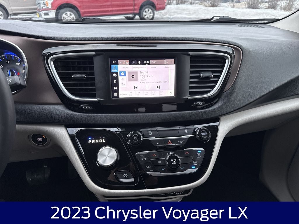 2023 Chrysler Voyager LX