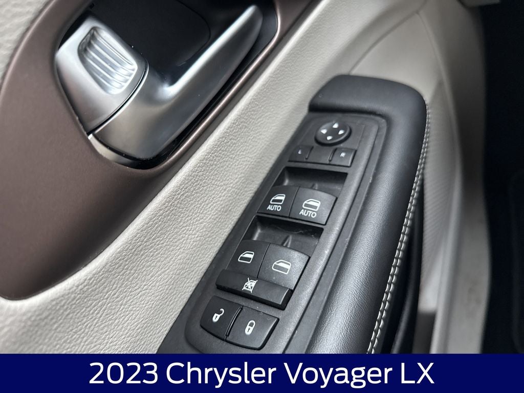 2023 Chrysler Voyager LX