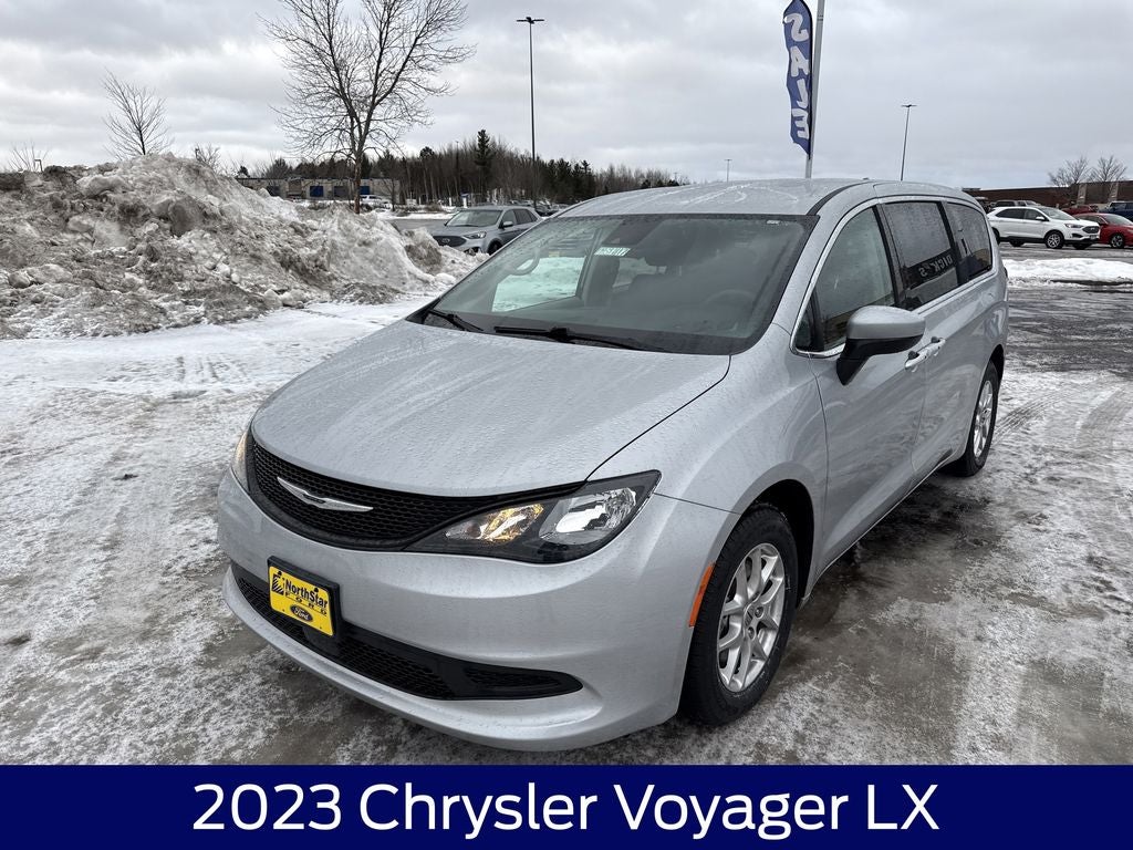 2023 Chrysler Voyager LX