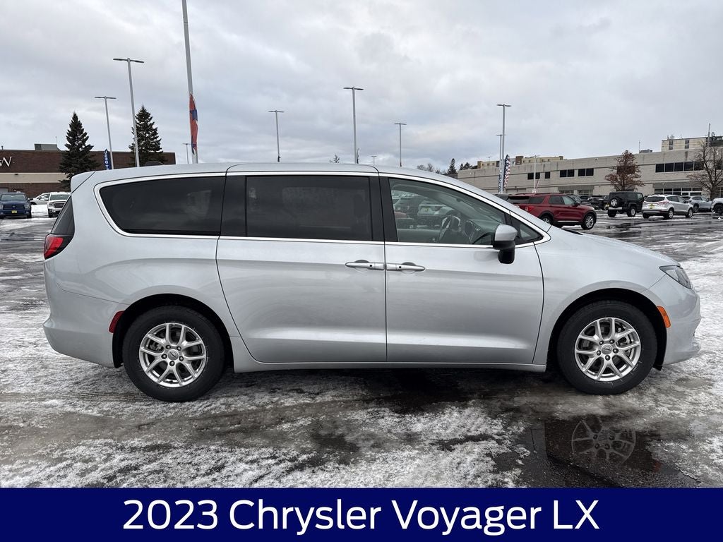 2023 Chrysler Voyager LX
