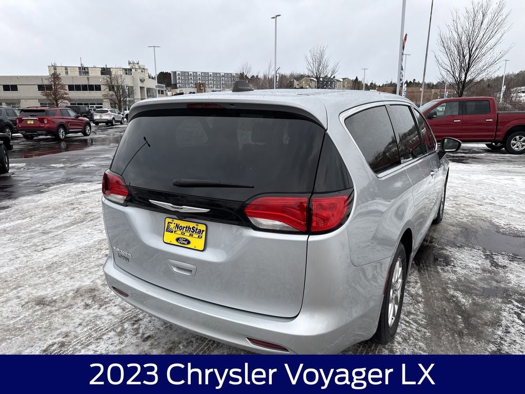 2023 Chrysler Voyager LX
