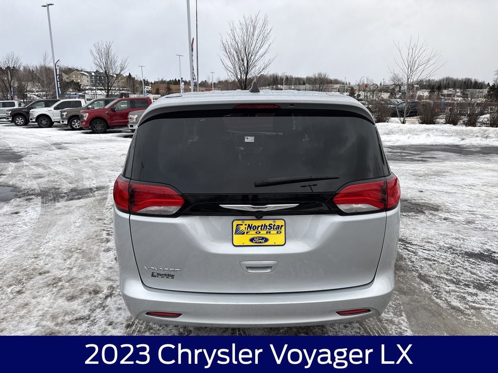 2023 Chrysler Voyager LX