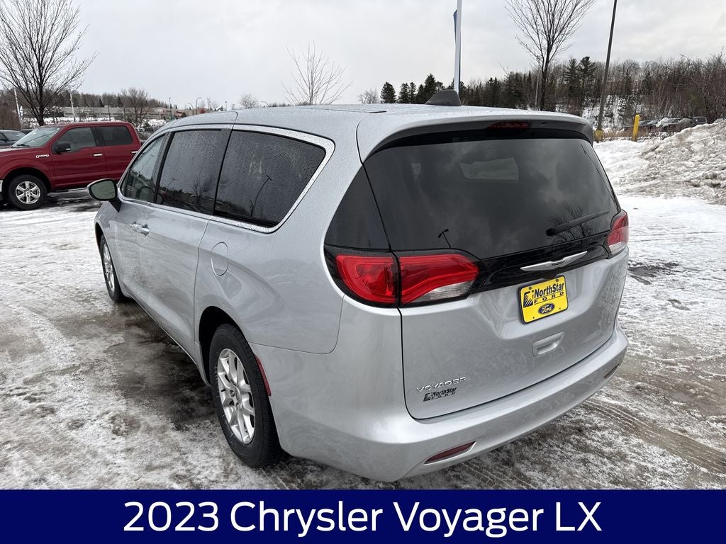 2023 Chrysler Voyager LX