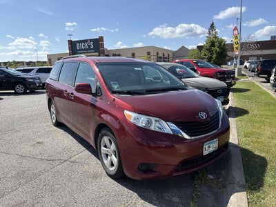 2013 Toyota Sienna LE 8 Passenger