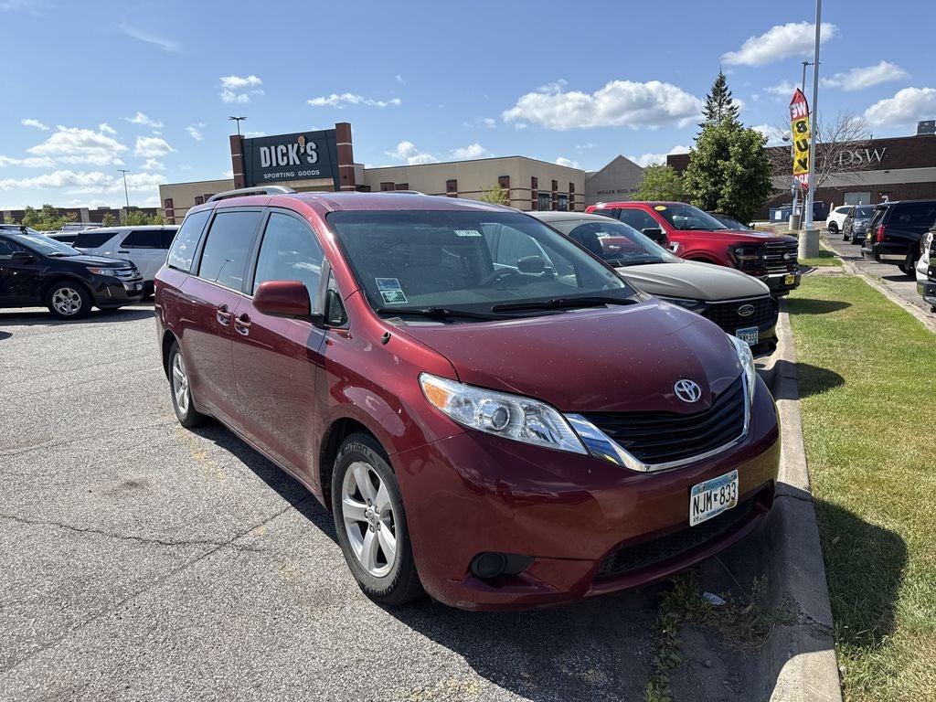 2013 Toyota Sienna LE 8 Passenger