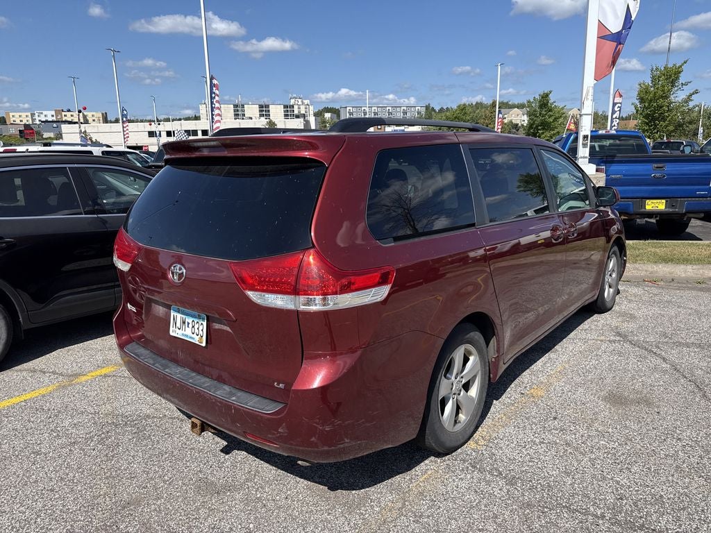2013 Toyota Sienna LE 8 Passenger