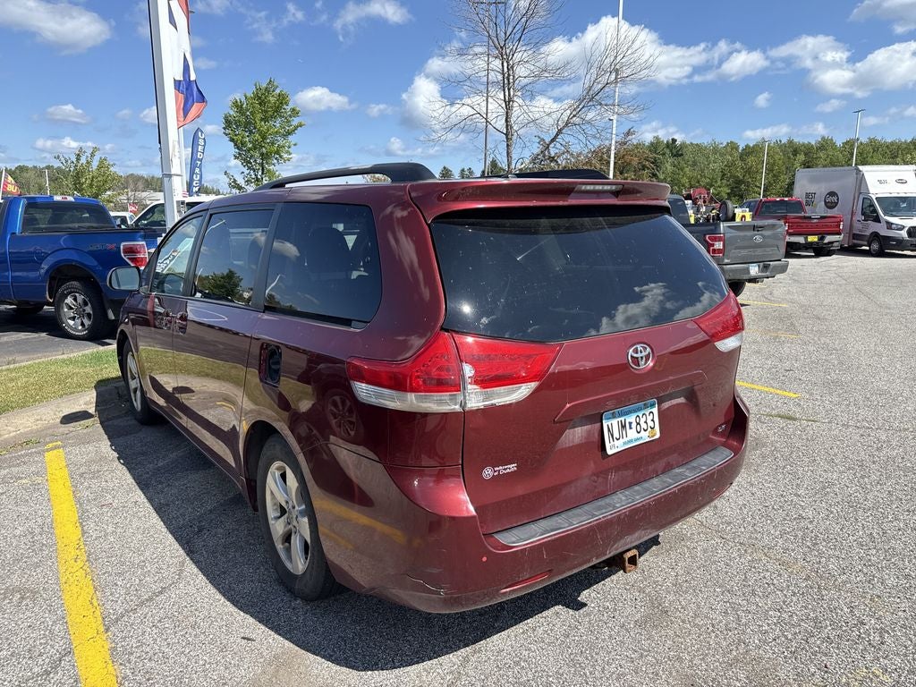 2013 Toyota Sienna LE 8 Passenger