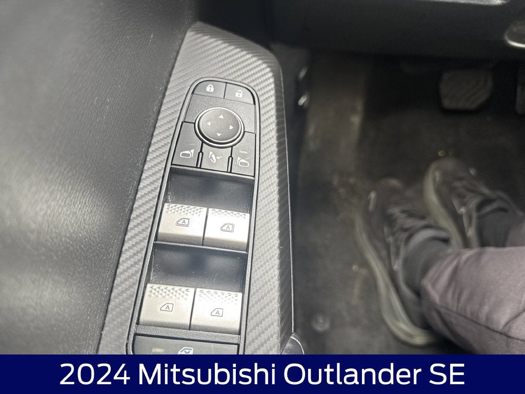 2024 Mitsubishi Outlander SE