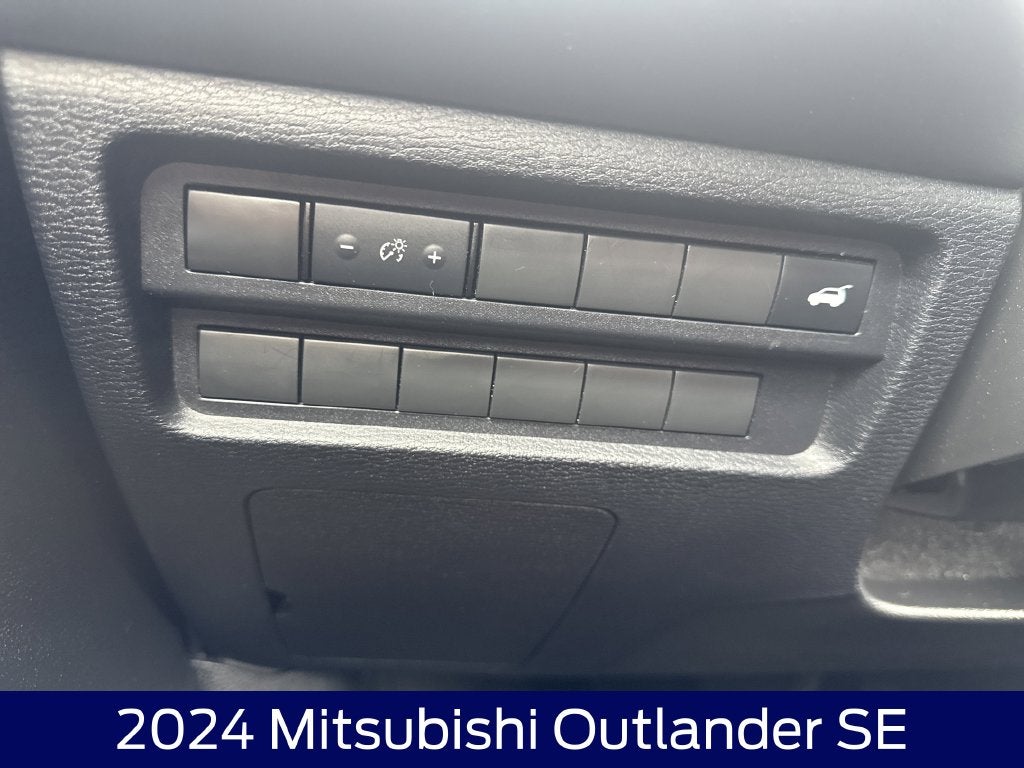 2024 Mitsubishi Outlander SE